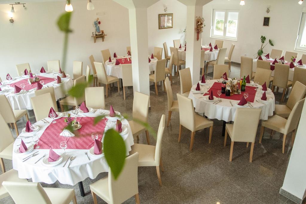 Pansion Danijel Hotell Međugorje Exteriör bild